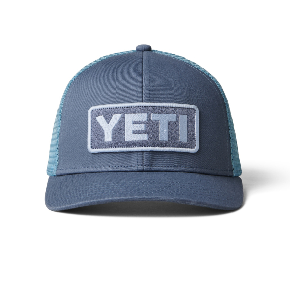 Yeti Logo Badge Trucker Hat Indigo i gruppen Klær Og Fottøy / Caps Og Annet Hodeplagg / Caps / Trucker Caps hos Sportfiskeprylar.se (H007I)