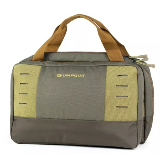 Umpqua ZS2 Traveler Fly Tying Kit Bag - Olive i gruppen Oppbevaring / Takkelmapper / Utstyrsbag hos Sportfiskeprylar.se (NFD9366-Bag)